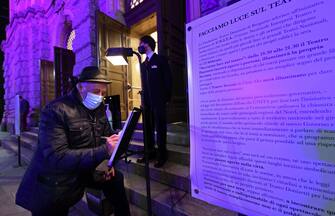 Bergamo manifestazione UNITA Teatro Donizetti Bg