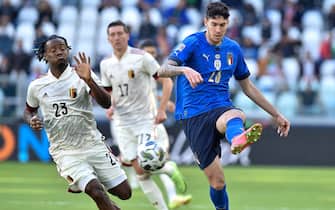epa09516524 Alessandro Bastoni (R) of Italy in action against Michy Batshuayi (L) of Belgium during the UEFA Nations League third place soccer match between Italy and Belgium in Turin, Italy, 10 October 2021.  EPA/Alessandro di Marco