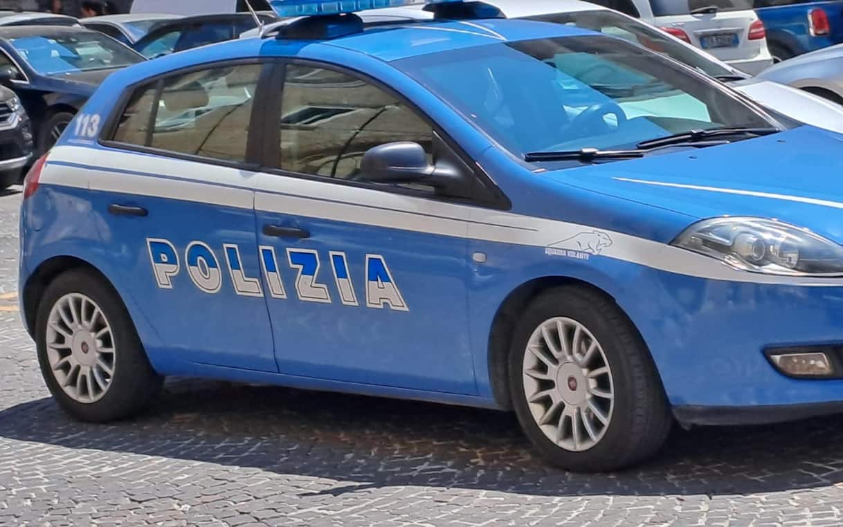 Violenta donna a Napoli, bloccato da un gruppo di passanti