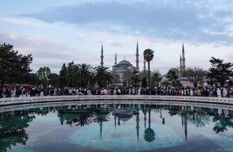 epa10583407 Muslims gather in front of the Blue Mosque after taking part in Eid al-Fitr prayers, in Istanbul, Turkey, 21 April 2023. Muslims around the world celebrate Eid al-Fitr, the three-day festival marking the end of Ramadan that is one of the two major holidays in the Islamic calendar.  EPA/ERDEM SAHIN