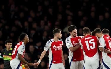 Arsenal-Psv Eindhoven 2-2 (7-1 all'andata)