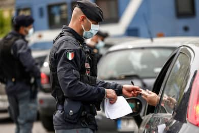 Autocertificazione, dal 18 maggio serve solo per uscire dalla regione