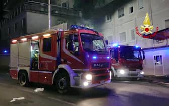 TIVOLI - INCENDIO OSPEDALE TIVOLI, 4 VITTIME. VIGILI DEL FUOCO IMPEGNATI NELLÕEVACUAZIONE DELLA STRUTTURA (TIVOLI - 2023-12-09, FOTOGRAMMA) p.s. la foto e' utilizzabile nel rispetto del contesto in cui e' stata scattata, e senza intento diffamatorio del decoro delle persone rappresentate