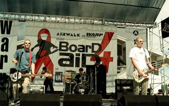 BIG BEAR, CA - MARCH 15:  Punk Rock band Blink 182  (L-R Mark Hoppus, Travis Barker, Tom DeLonge) perform at the Board Aid Benefit in Big Bear, California on March 15, 1997. (Photo by Jim Steinfeldt/Michael Ochs Archives/Getty Images) 