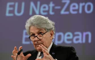 epa10526282 European Commissioner in charge of internal market Thierry Breton gives a press conference on Net-Zero Industry Act and the European Hydrogen Bank in Brussels, Belgium, 16 March 2023.  EPA/OLIVIER HOSLET