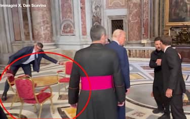 Le tre sedie e il colloquio a 4