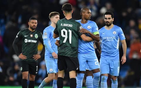 epa09813700 Manchester City's Fernandinho (R) and Sporting's Rodrigo Ribeiro shake hands after the UEFA Champions League round of 16, second leg soccer match between Manchester City and Sporting Lisbon in Manchester, Britain, 09 March 2022.  EPA/PETER POWELL