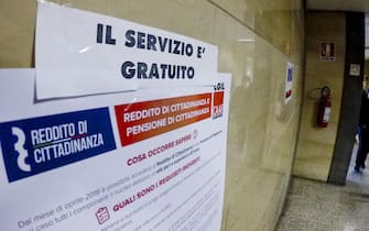 People attend to request for citizenship wage in a CGIL CAF (Centro Assistenza Fiscale - Fiscal Assistance Center) in Naples, Italy,06  March 2019. The government's 'citizenship wage' basic income kicked off on Wednesday when the official website started taking applications for the new benefit.Primo giorno per richiedere il reddito di cittadinanza nel Caf  della CGIL a Napoli 6 marzo 2019.
ANSA / CIRO FUSCO