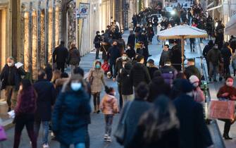Gente per strada