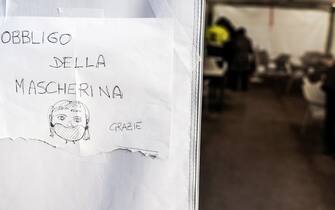 Covid, aumenta il numero delle persone che chiedono la somministrazione del vaccino dopo le notizie di crescita dei contagi. Uno dei due centri vaccinali di Torino, quello dell'ospedale San Giovanni Bosco, il 30 dicembre 2022 ANSA/JESSICA PASQUALON