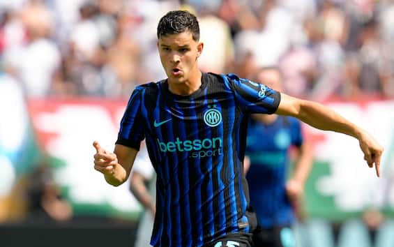 https://static.sky.it/editorialimages/faf21f712a526cd2a8639aa42cf8f2955ce14b8d/skysport/it/calcio/calciomercato/video/2025/07/14/genoa-carboni-tengstedt-calciomercato-news/valentin_carboni_inter_ipa.jpg?im=Resize,width=565