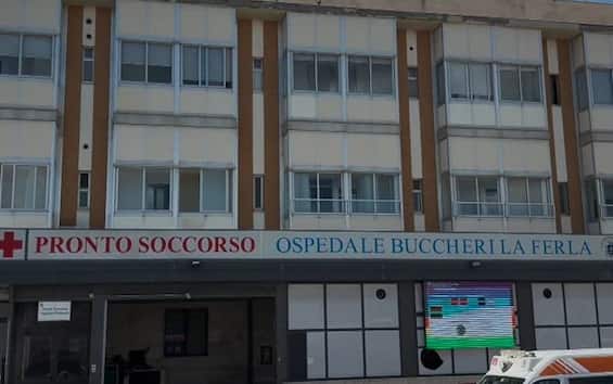 bambina morta a palermo dubbi su presenza della madre in casa si attende autopsia