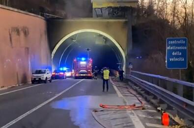 Urbino, incidente tra bus e ambulanza: 4 morti. FOTO