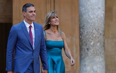 The acting President of the Government, Pedro Sánchez, with his wife, Begoña Gómez, on his arrival at the Palace of Carlos V for the visit that he and the King and Queen of Spain and the leaders invited to the III Summit of the European Political Community (EPC) are making to the Alhambra, on October 2023 in Granada, Andalusia, Spain. 50 European heads of state and government are attending today the summit of the European Political Community (EPC), one of the meetings held on the occasion of the Spanish Presidency of the EU. This is the third meeting of this intergovernmental forum whose main objective is to show European unity in the face of Russia. Among those attending will be the leaders of the 27 EU member states, as well as the British Prime Minister, the Turkish President and the leaders of the Western Balkan countries. Photo by Alex Camara/Europa Press/ABACAPRESS.COM