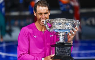 31 January 2022, Australia, Melbourne: Tennis: Grand Slam - Australian Open, men's singles, final: Nadal (Spain) - Medvedev (Russia). Rafael Nadal holds the winner's trophy. Photo: Frank Molter/dpa (Photo by Frank Molter/picture alliance via Getty Images)