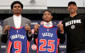 DETROIT, MI - JUNE 23: General Manager Troy Weaver, Ausar Thompson, Marcus Sasser and Head Coach Monty Williams of the Detroit Pistons pose for a photo on June 23, 2023 at Little Caesars Arena in Detroit, Michigan. NOTE TO USER: User expressly acknowledges and agrees that, by downloading and/or using this photograph, User is consenting to the terms and conditions of the Getty Images License Agreement. Mandatory Copyright Notice: Copyright 2023 NBAE (Photo by Brian Sevald/NBAE via Getty Images)