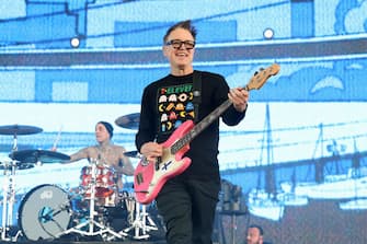 INDIO, CALIFORNIA - APRIL 14: (L-R) Travis Barker and Mark Hoppus of Blink-182 performs at the Sahara Tent during the 2023 Coachella Valley Music and Arts Festival on April 14, 2023 in Indio, California. (Photo by Monica Schipper/Getty Images for Coachella)
