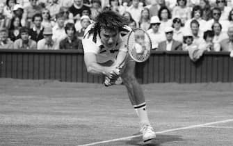 Jimmy Connors v John McEnroe, Wimbledon Mens Semi Final, Thursday 30th June 1977. 1974 Champion Jimmy Connors beat qualifier John McEnroe in four sets (6-3, 6-3, 4-6, 6-4); Jimmy Connors in action. (Photo by Monte Fresco & Mike Maloney/Mirropix/Getty Images)