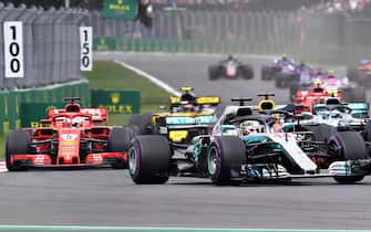 MEXICO CITY, MEXICO - OCTOBER 28: Lewis Hamilton of Great Britain driving the (44) Mercedes AMG Petronas F1 Team Mercedes WO9 leads Sebastian Vettel of Germany driving the (5) Scuderia Ferrari SF71H on track during the Formula One Grand Prix of Mexico at Autodromo Hermanos Rodriguez on October 28, 2018 in Mexico City, Mexico.  (Photo by Clive Mason/Getty Images)