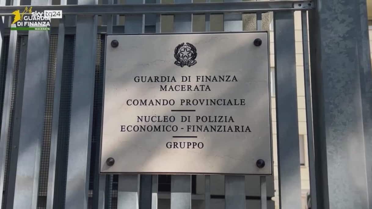 Fondi pubblici per stabilimento balneare, denunce a Macerata Fondi pubblici per stabilimento balneare, denunce a Macerata