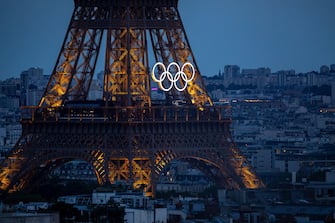 epa11494945 The Eiffel Tower with the Olympic rings is pictured from the Arc de Triomphe prior to the Paris 2024 Olympic Games, in Paris, France, 24 July 2024. The opening ceremony of the Paris 2024 Olympic Games will begin on 26 July with a nautical parade on the Seine river and end on the protocol stage in front of the Eiffel Tower.  EPA/MARTIN DIVISEK