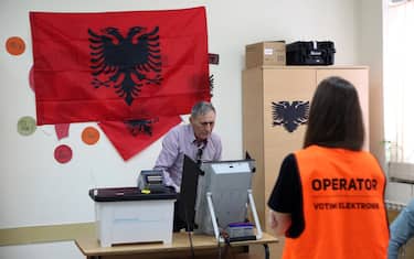 epa12090856 A man uses an electronic voting machine during the country's parliamentary elections at a polling station in Tirana, Albania, 11 May 2025. Around 3.9 million eligible voters from both within the country and the diaspora are set to elect 140 members of Parliament, with incumbent prime minister Edi Rama and his ruling Socialist Party (SP) seeking a fourth term.  EPA/MALTON DIBRA
