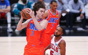CHICAGO, IL - FEBRUARY 12: Oklahoma City Thunder guard Josh Giddey (3) grabs the rebound during a NBA game between the Oklahoma City Thunder and the Chicago Bulls on February 12, 2022 at the United Center in Chicago, IL. (Photo by Melissa Tamez/Icon Sportswire via Getty Images)