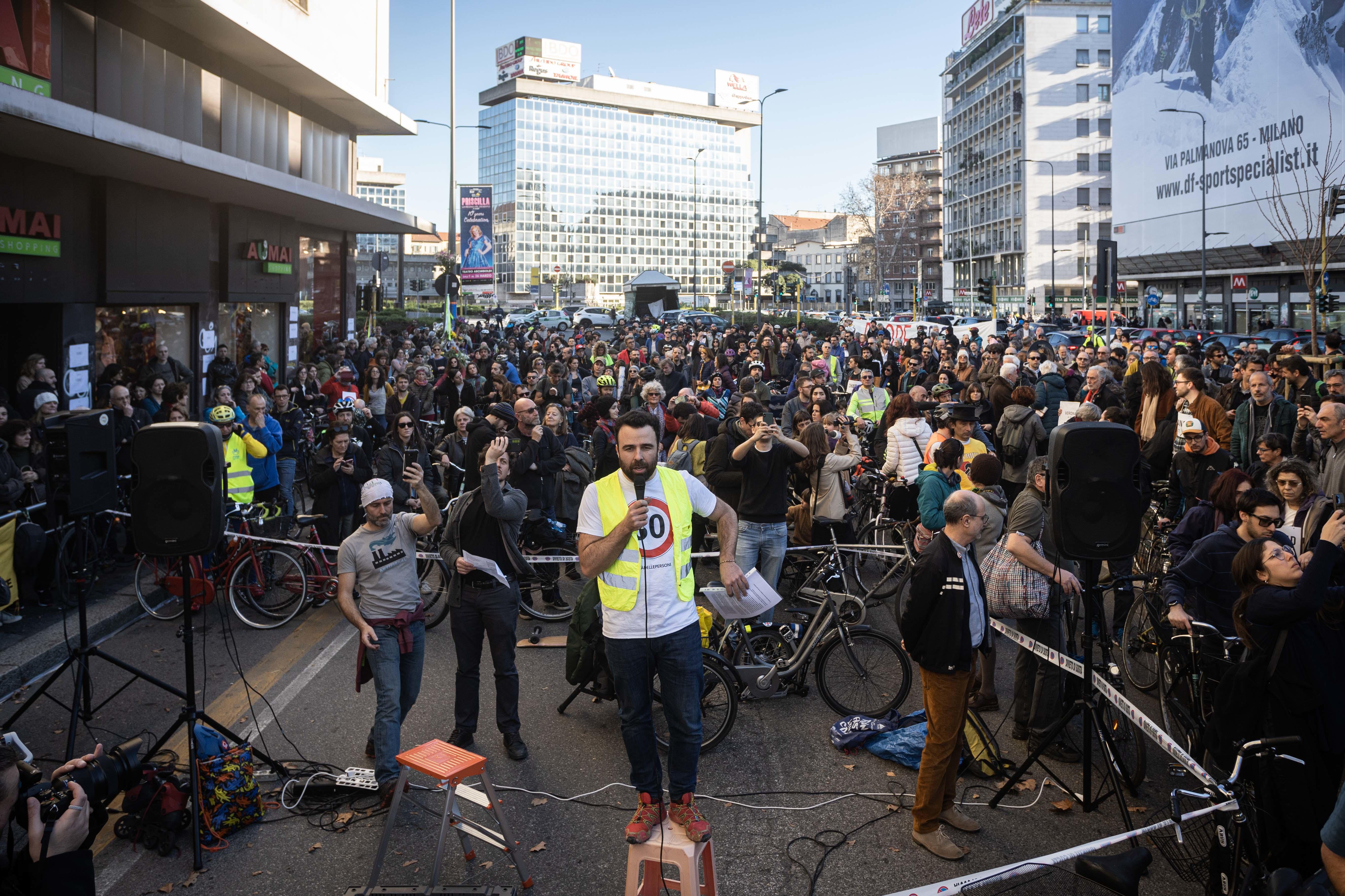 MILANO - P.le Loreto ore 15:00 Manifestazione "basta morti in strada" per la sicurezza di ciclisti nelle strade di Milano