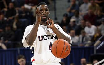 University of Connecticut's Ben Gordon calls a play during a game against Pittsburgh, Hartford, Connecticut, June 30, 2002. (Photo by Bob Stowell/Getty Images)
