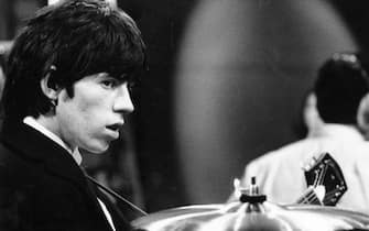 English guitarist Keith Richards of The Rolling Stones,performs live on stage on the TV show 'Ready Steady Go!' circa 1965. (Photo by Val Wilmer/Redferns/Getty Images)