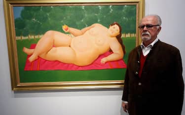 epa07387316 Colombian artist Fernando Botero poses for the photographer next to one of his works during an interview in Madrid, Spain, 21 February 2019 (issued on 22 February 2019). Botero, World's most valued Latin American artist, is to exhibit in Madrid after more than 20 years.  EPA/JAVIER LIZON