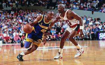 PORTLAND, OR - CIRCA 1993: Tim Hardaway #10 of the Golden State Warriors dribbles against Terry Porter #30 of the Portland Trailblazers at the Veterans Memorial Coliseum circa 1993 in Portland, Oregon. NOTE TO USER: User expressly acknowledges and agrees that, by downloading and or using this photograph, User is consenting to the terms and conditions of the Getty Images License Agreement. Mandatory Copyright Notice: Copyright 1993 NBAE (Photo by Brian Drake/NBAE via Getty Images)