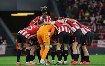epa11864490 Athletic Club's players warm up ahead of the UEFA Europa League soccer match between Viktoria Plzen and Athletic Bilbao at San Mames stadium in Bilbao, northern Spain, 30 January 2025.  EPA/Luis Tejido