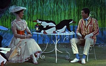 DICK VAN DYKE
JULIE ANDREWS
in Mary Poppins
Filmstill - Editorial Use Only
Ref: FB
sales@capitalpictures.com
www.capitalpictures.com
Supplied by Capital Pictures
