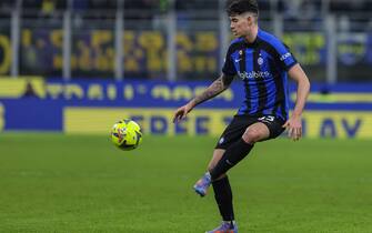 Alessandro Bastoni of FC Internazionale in action during Serie A 2022/23 football match between FC Internazionale and Hellas Verona FC at Giuseppe Meazza Stadium, Milan, Italy on January 14, 2023