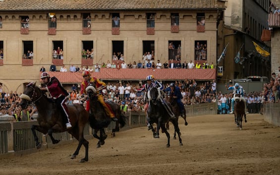 Palio di Siena 2025, le contrade partecipanti: fantini e cavalli favoriti