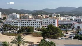 Dj morto a Ibiza, il padre: autopsia frettolosa, nuovi esami