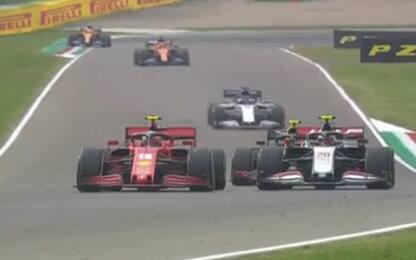 Leclerc show: sorpasso da urlo alla Tosa. VIDEO