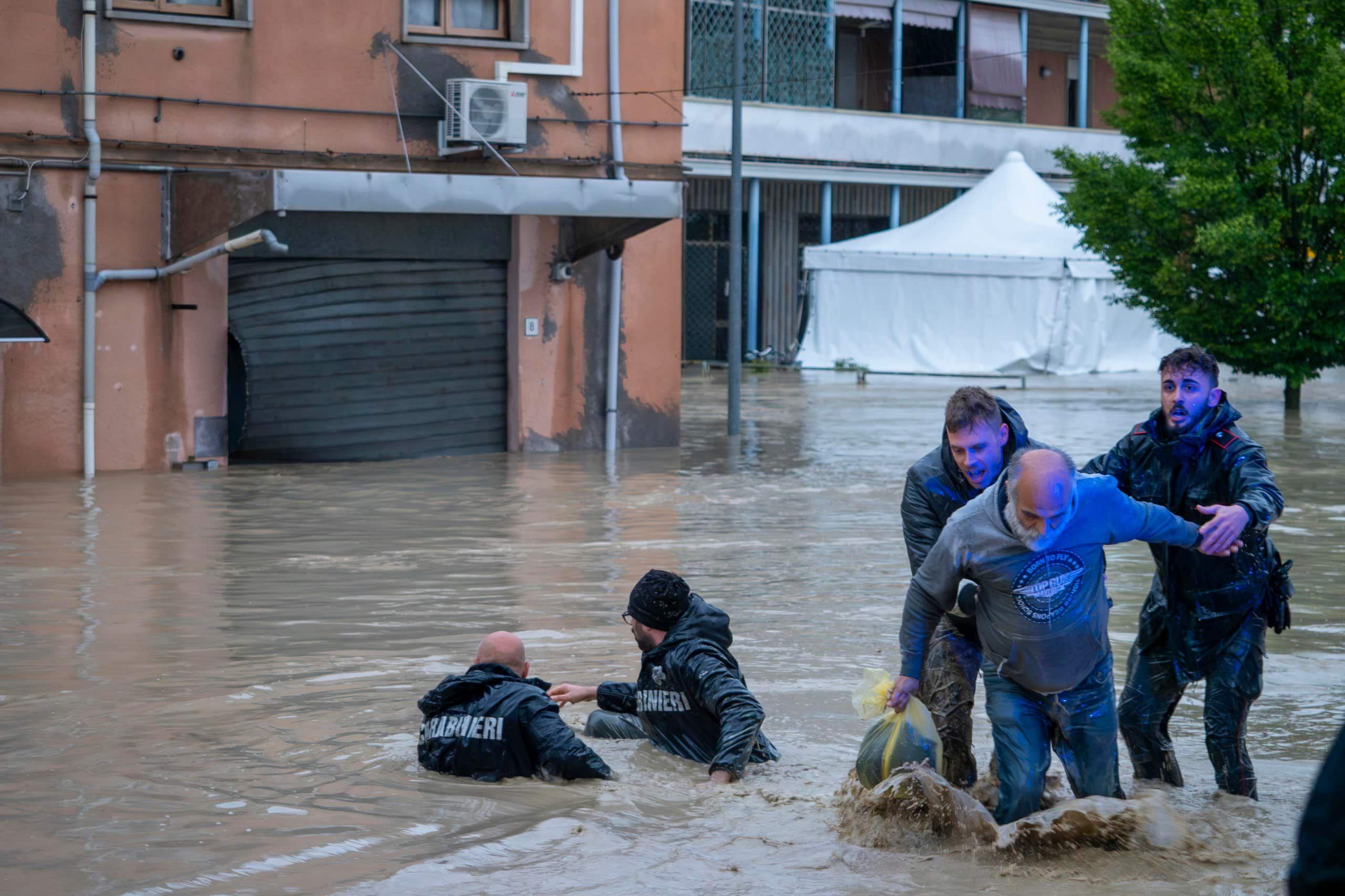 Maltempo, a Faenza l'acqua ha superato gli argini