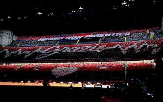Derby Milan-Inter, la coreografia rossonera dedicata ai medici
