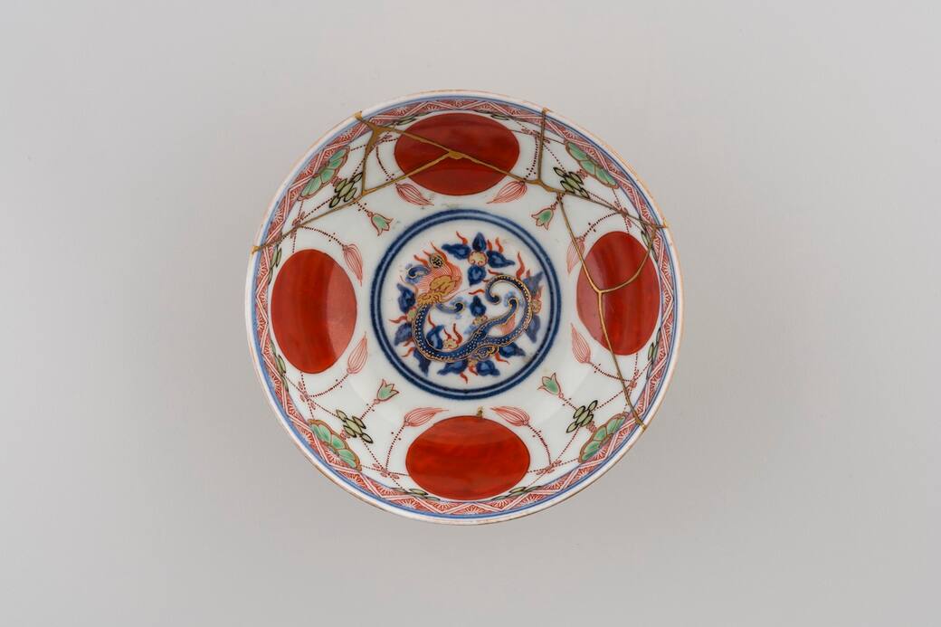 Coppa riparata con il kintsugi, porcellana, Cina, XVIII secolo. Venezia, Museo d’Arte Orientale