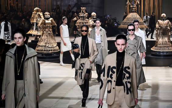 Paris Fashion Week, the Dior Fall/Winter 2024 show pays homage to the birth of Miss Dior