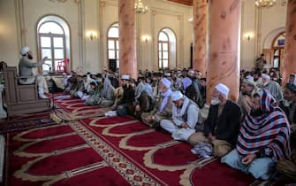 epa11998693 Afghans offer prayers during the Muslim holiday of Eid al-Fitr in Kabul, Afghanistan, 30 March 2025. Eid al-Fitr, one of Islam's two major holidays, marks the end of the holy month of Ramadan, and is celebrated during the first three days of Shawwal, the 10th month of the Islamic calendar.  EPA/SAMIULLAH POPAL
