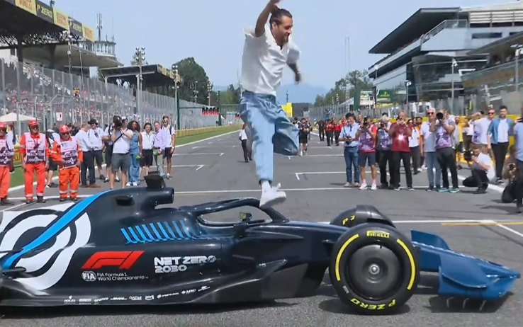 F1, GP Italia: Tamberi salta una monoposto a Monza. VIDEO