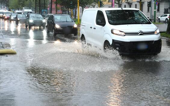 meteo temporali fulmini e forti raffiche di vento in arrivo ecco dove