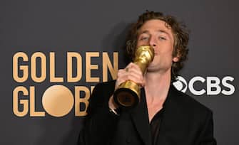 US actor Jeremy Allen White poses with the award for Best Performance by a Male Actor in a Television Series - Musical or Comedy  for "The Bear" in the press room during the 81st annual Golden Globe Awards at The Beverly Hilton hotel in Beverly Hills, California, on January 7, 2024. (Photo by Robyn BECK / AFP) (Photo by ROBYN BECK/AFP via Getty Images)