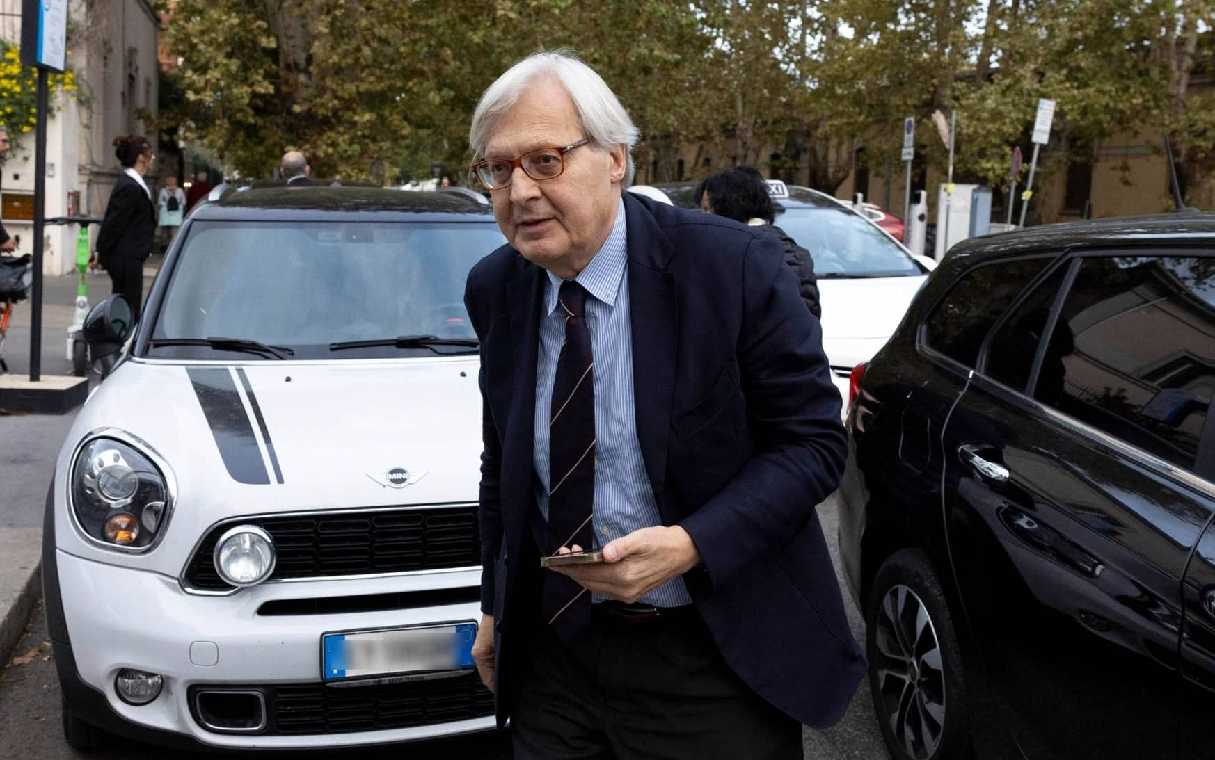 Sgarbi Indagato Per Riciclaggio Di Beni Culturali Lui | Non Ho Rubato ...