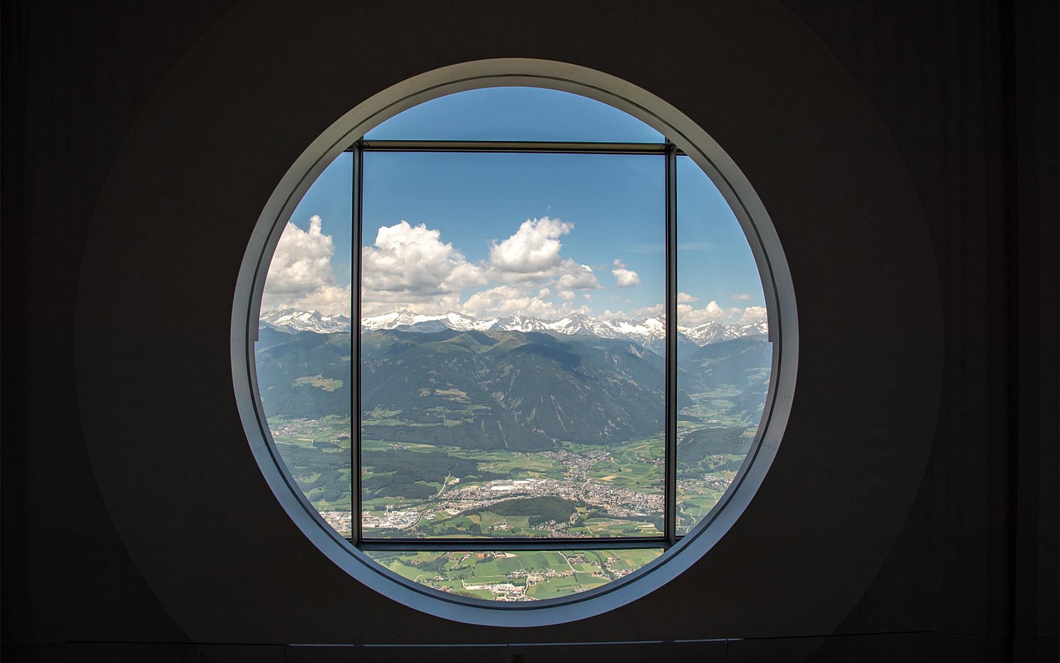 Un dettaglio del Lumen Museum, sulla cima di Plan de Corones