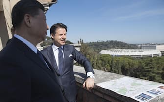 Il presidente del Consiglio Giuseppe Conte e il presidente cinese Xi Jinping a Villa Madama durante la firma di scambi e accordi intergovernativi Italia-Cina, Roma 23 marzo 2019. 
ANSA / UFFICIO STAMPA PALAZZO CHIGI - FILIPPO ATTILI 