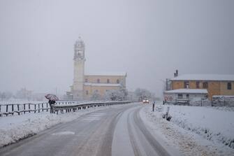 The city of Rieti under snow on 23 January 2023 with traffic problems and sections of road completely blocked.  (Photo by Riccardo Fabi/NurPhoto via Getty Images)